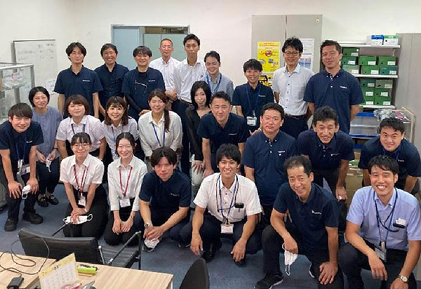 株式会社ヤマシタ大阪中央営業所スタッフ集合イメージ